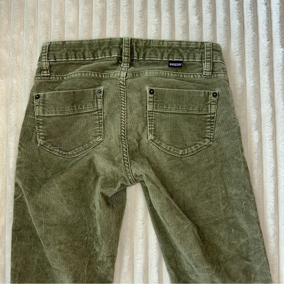 Patagonia Green Capris for Casual Comfort - Picture 4 of 7
